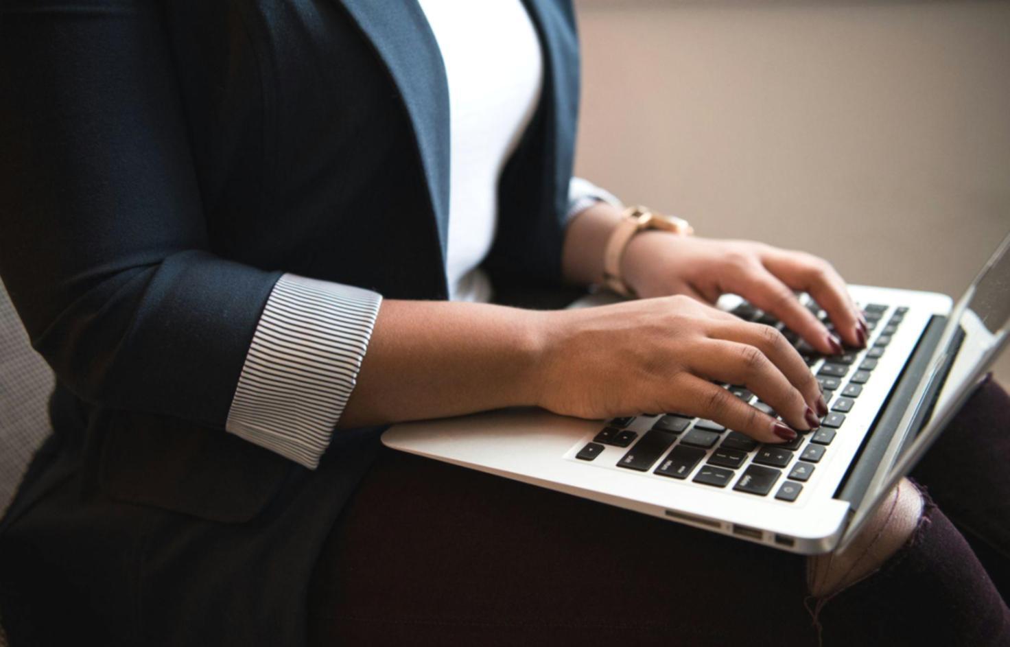 Sesión de brainstorming estructurado con técnicas innovadoras